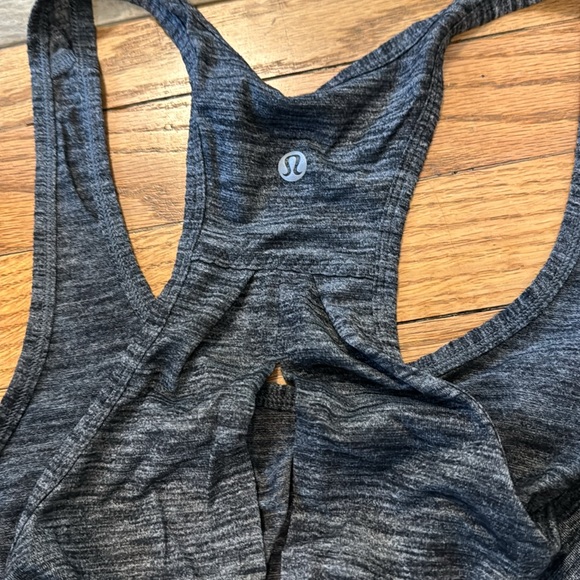 Lululemon Salute the Sun key hole back tank *heathered black* - Picture 2 of 3